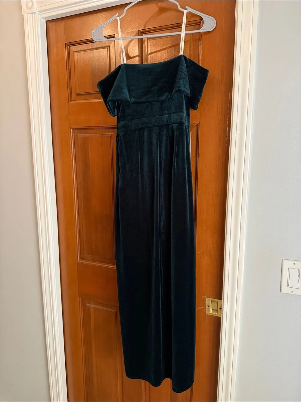 Lulu's Off-Shoulder Velvet Gown in Deep Green Emerald - Picture 4 of 5